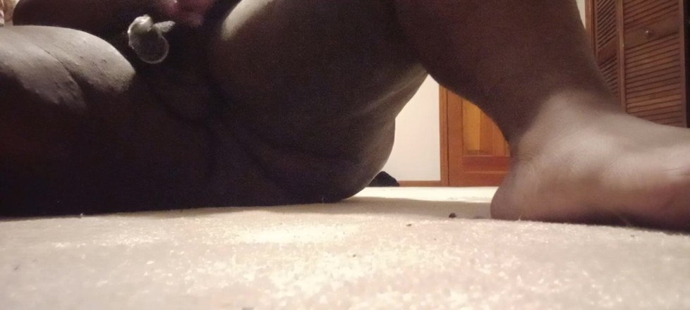 Andrew Adams: Je me masturbe nue en portant un préservatif sur le...