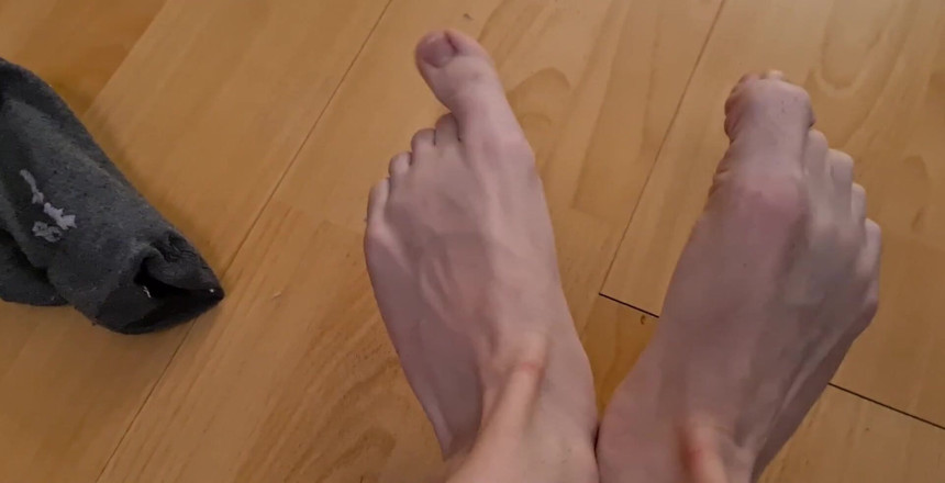 Prettyboi2000x: For the Guys That Like My Feet, This Is for...