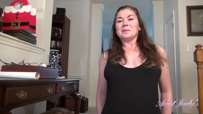 Aunt Judy's: MătușăJudys - face yoga cu mătușa vitregă Isabella de 42 de ani (Virtual...