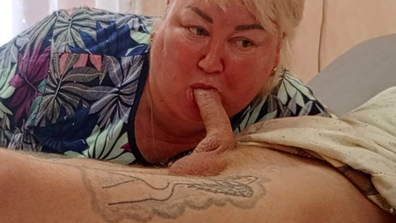 Zona901: The Morning Started with a Deep Blowjob From the Stepmom