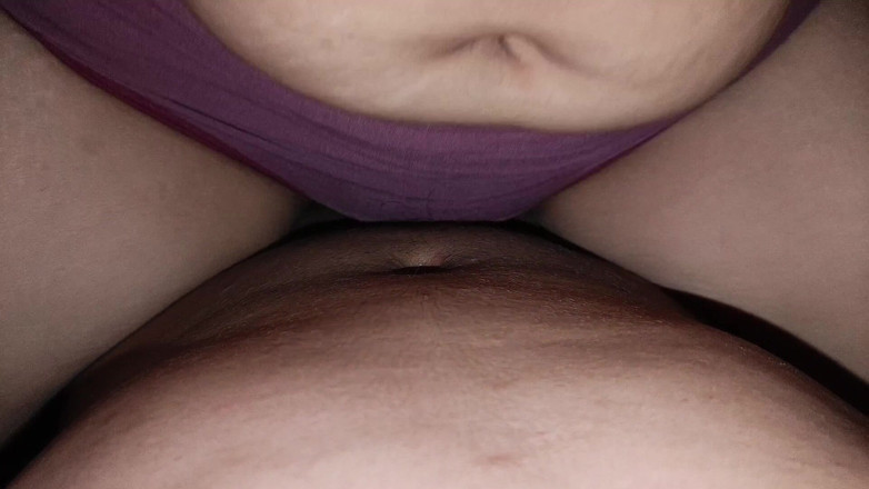 Hot Sudipa: Une belle bhabhi indienne m’a appelé dans sa chambre et...
