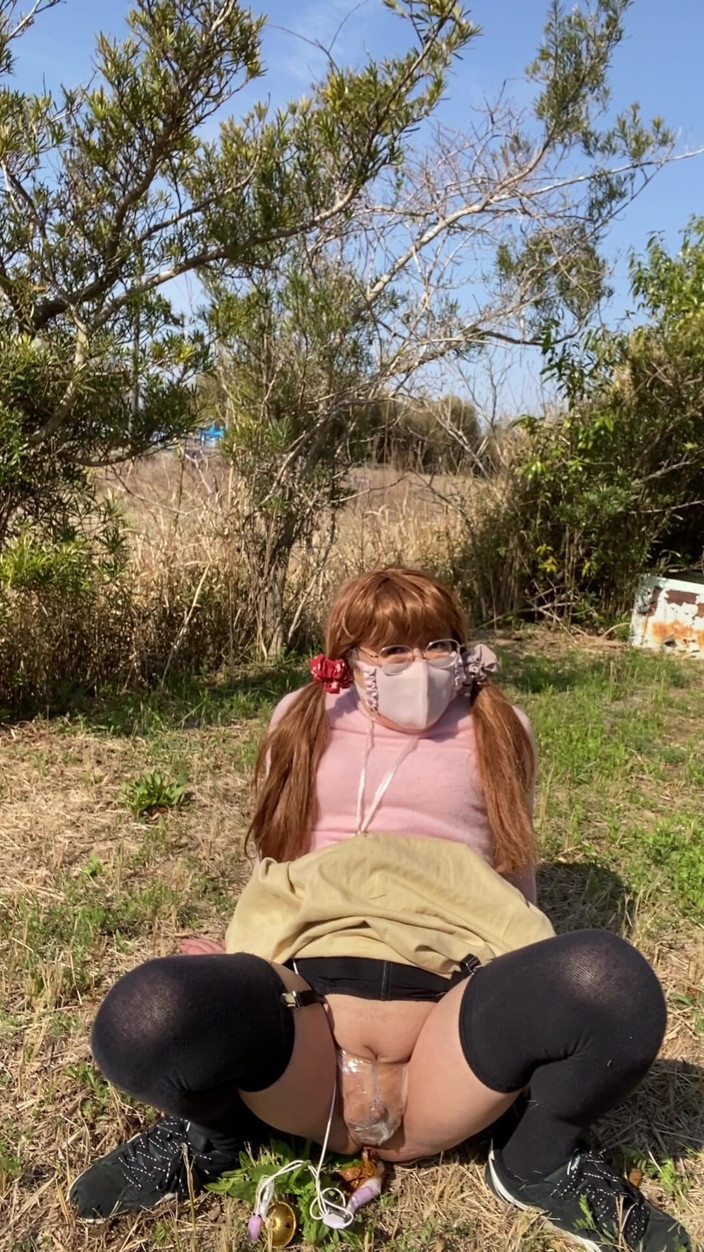 megu2002: No159 公園にディルドが生えてきた
