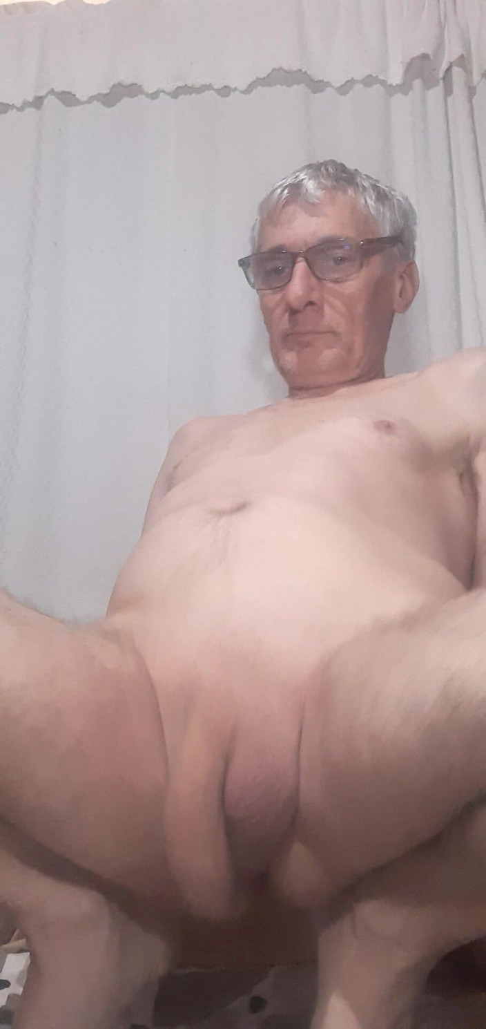 Big uncut hard cock: Duży miękki penis, ale bardzo duży z dwiema bardzo dużymi...