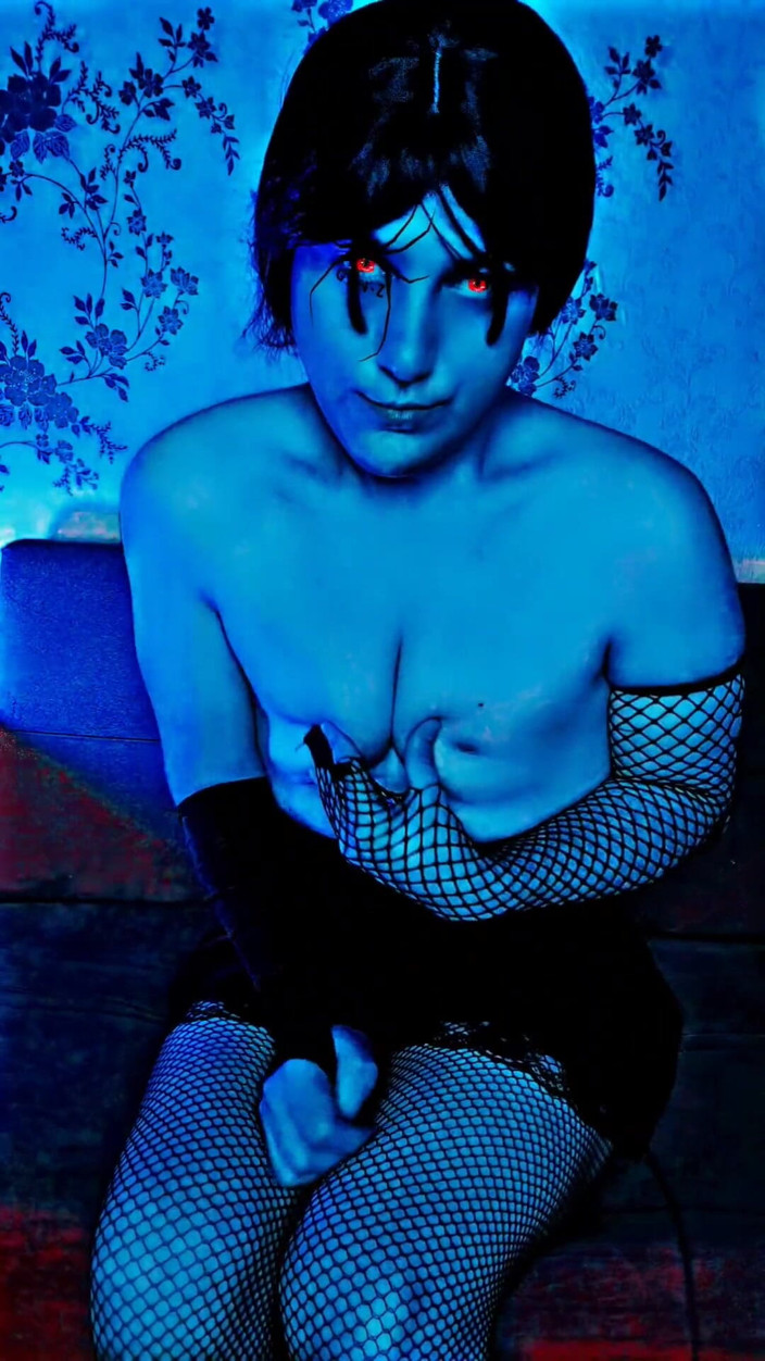 Kitty_Cross: Seducătoare Vampire Chic: Plasă balansoar și mini fuste cu flair