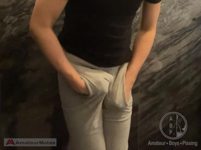 AmateurBoysPissing: Amatérské zoufalství Twink