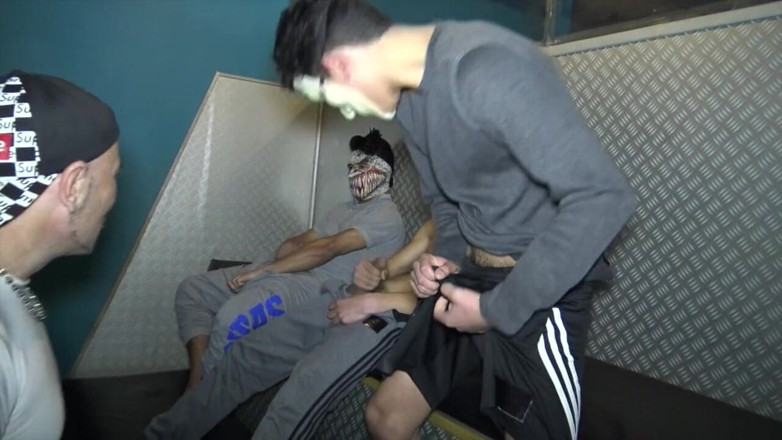 Gaybareback: Anh chàng pháp bú 3 chàng trai Bungari thẳng