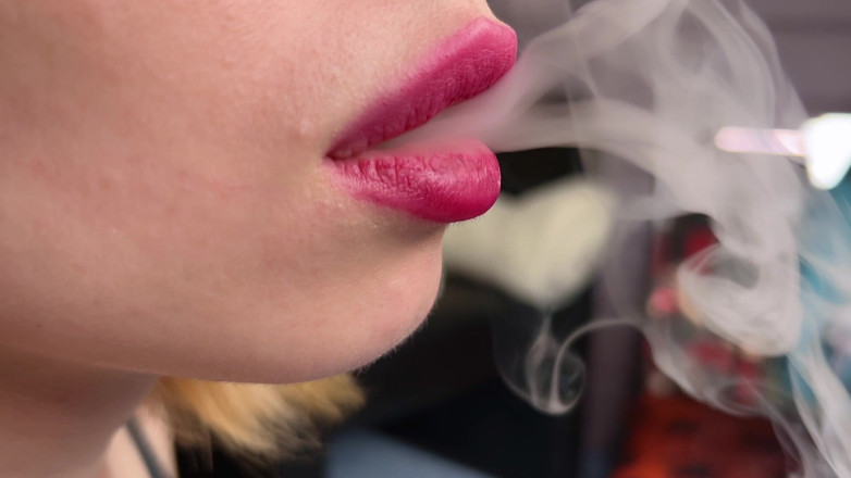 Eva Deva: Il fetish del fumo. io fumo, ti piace
