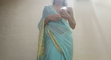 Ishita: Isita masturbeert in Saree