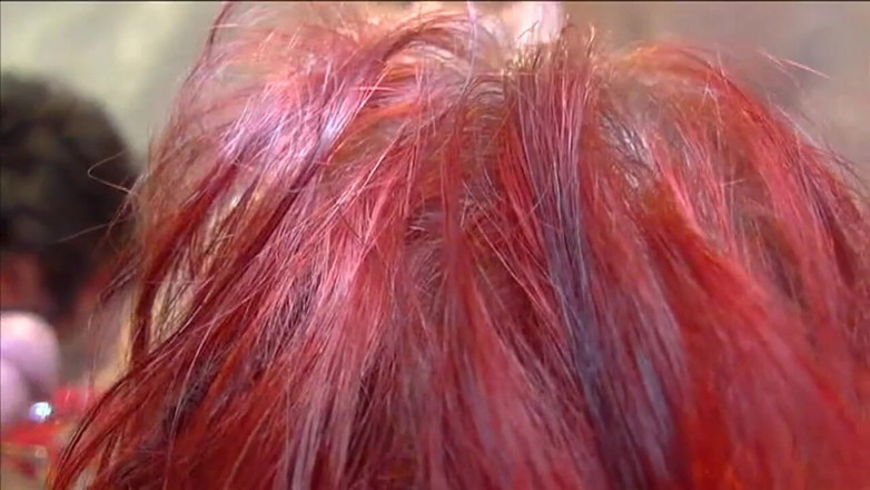 Cumdate: Une MILF rousse tatouée se fait baiser par une bite...
