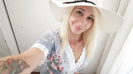 Cuteblonde666: 衣帽间里的户外裸体
