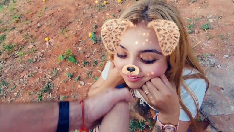 Latinascachondas: Blonďatá latina saje ptáka