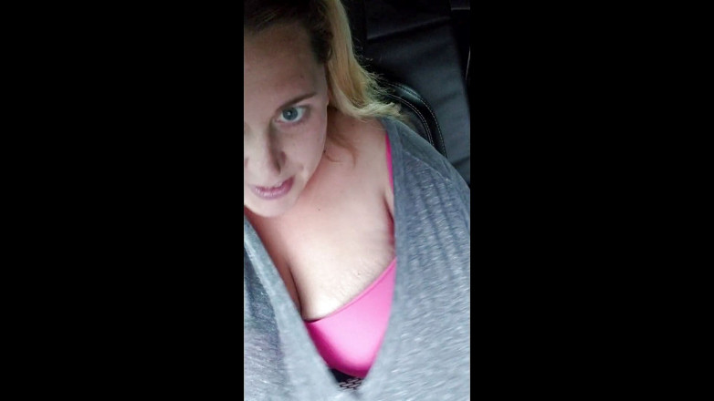 Kat Cumsalot Productions: Trocando de roupa no carro Kat Cumsalot