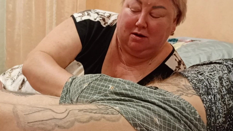 Zona901: Stiefmutter liebt es, mich mit einem tiefen blowjob zu wecken