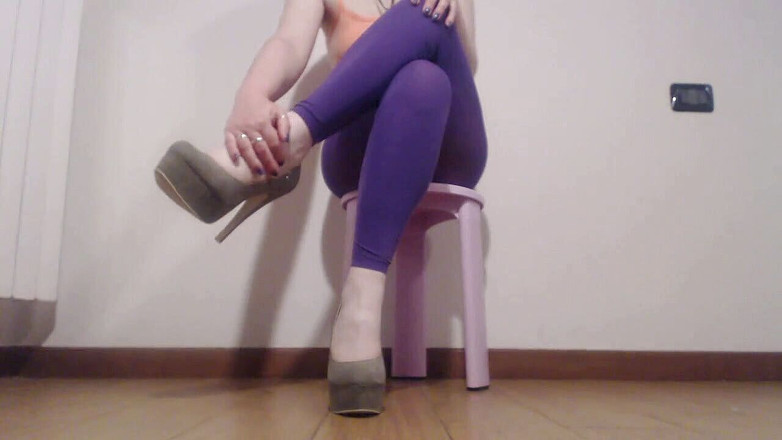 RavenBigAss: I miei piccoli piedi in un inferno
