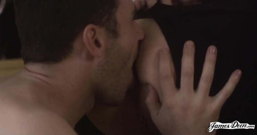 James Deen: Phoenix Marie, Dana Dearmond, Casey Calvert en gangbang inverso con...