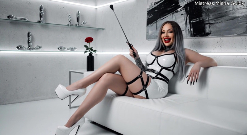 Goddess Misha Goldy: Bakışların zalimliğimi besliyor