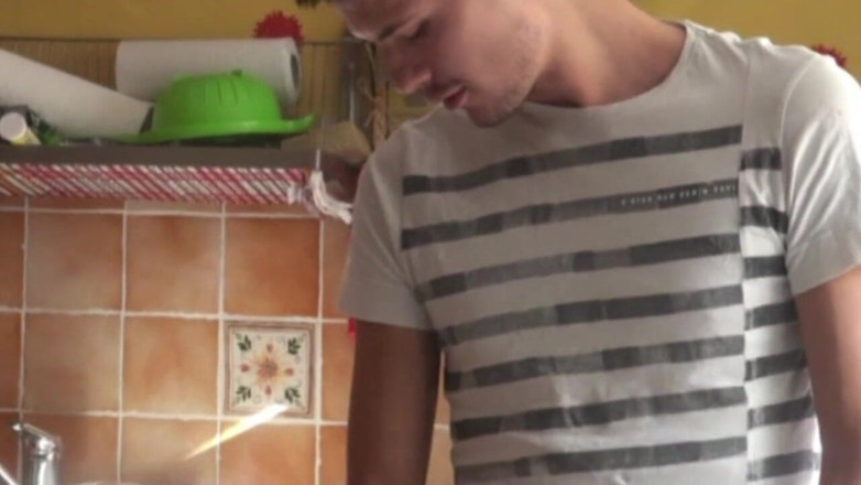 Crunch Boy: Twinks neuken in mijn keuken