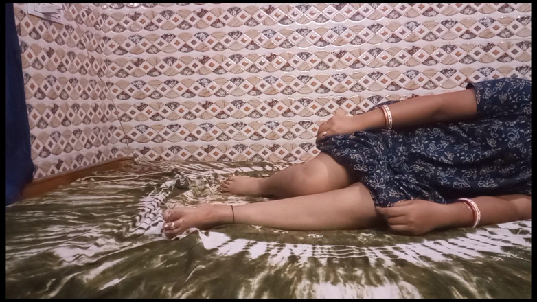 Raja puja: Une bhabhi indienne sexy baise avec sa femme infidèle devar (audio...
