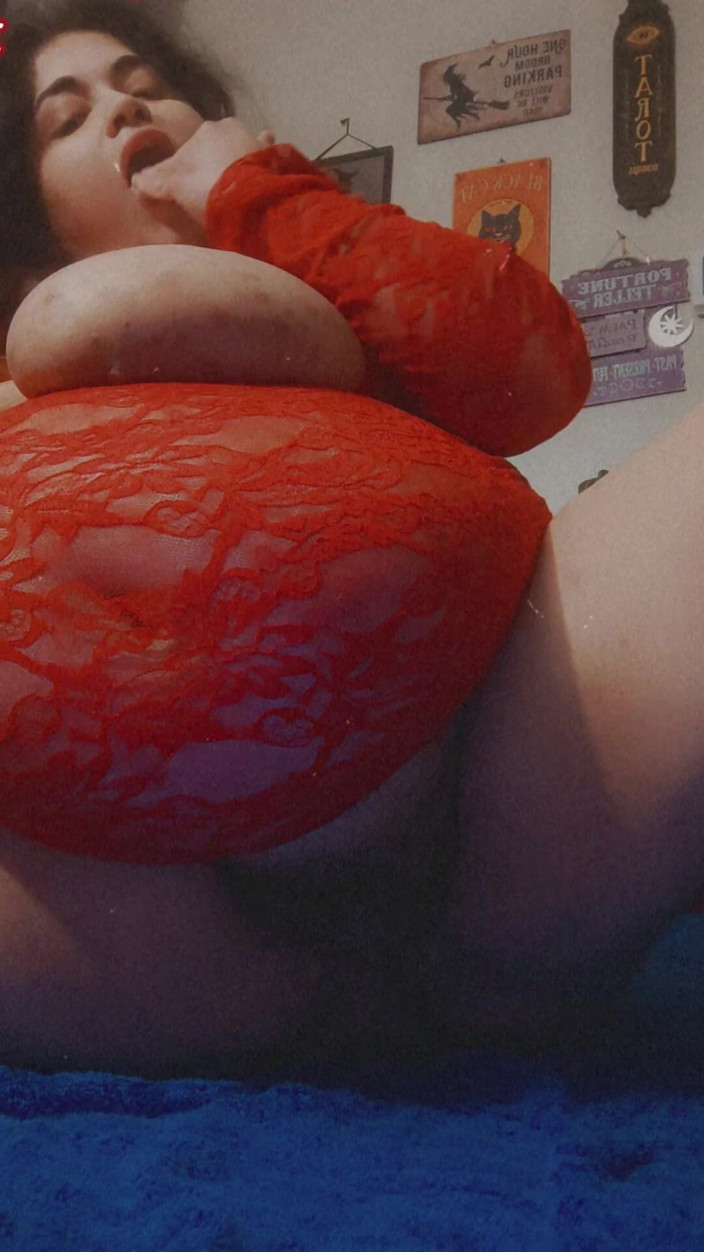Domina Succubus: In abito di pizzo rosso giocando con la mia figa
