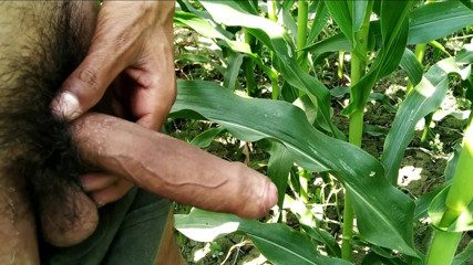 Desimast7: Grosse bite indienne, masturbation dans la nature, viral
