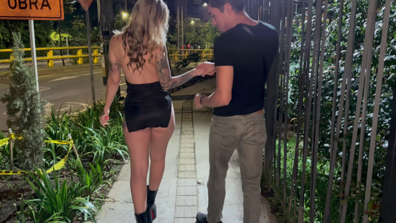 Molly Smith: Un inconnu dans la rue m’invite chez lui pour sucer...