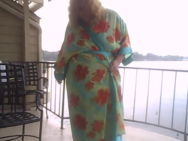 BBW nurse Vicki adventures with friends: 2 BBW są miażdżą jeden z gołymi stopami innych