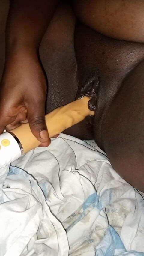 Me and my new slut: Esta sugarmommy fez-se esguichando por seu vibrador