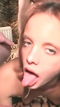 Nastolatka amatorska drobna strzela pierwsze porno