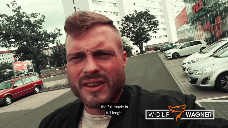 Wolf Wagner Com: Мілфа трахається на кухонному столі для пухкої красуні, поцілунок Адрієнн! Wolfwagner