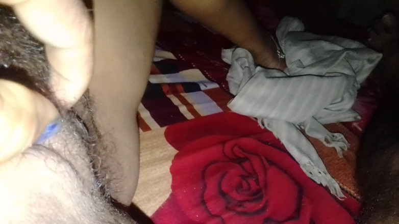 Soni sk: Soni bhabhi gibt ihrem freund einen handjob mit dicken möpsen