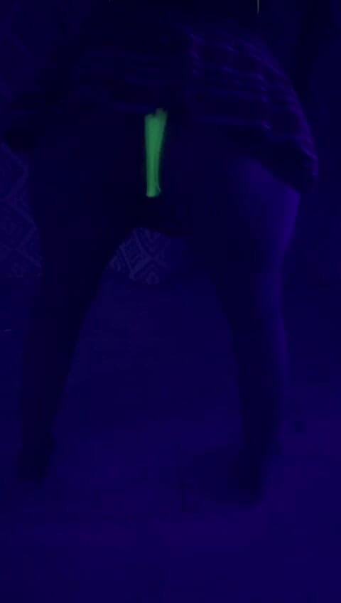 Caramela Sluty Wife: Twerking sempurna tubuh sempurna rok pendek neon lingerie close up...