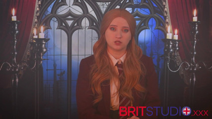 Brit Studio: 빅토리아 그린의 데뷔 장면, 숲속의 딜도