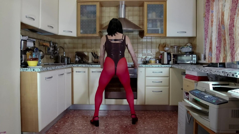 Sissy Cummy Lingerie: Korte erotische fitness impromptu door Michelle Hernandez