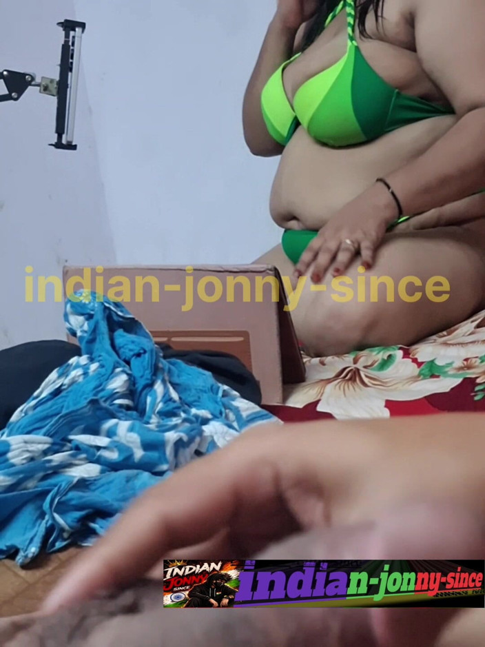 Indian Jonny S: Mẹ kế đang làm một chiếc reel, tôi đã cho mẹ kế...