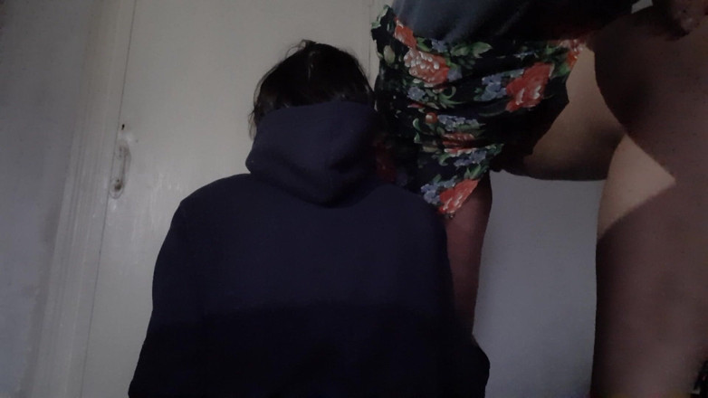 Lesbian-illusion: Ma secrétaire sexy me remercie pour cette augmentation de salaire