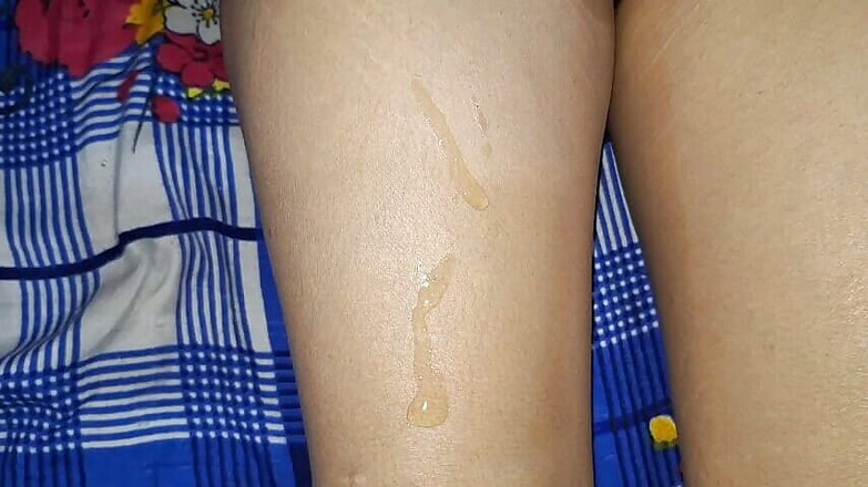 hot suman: Kaki desi girlfriend menggesel