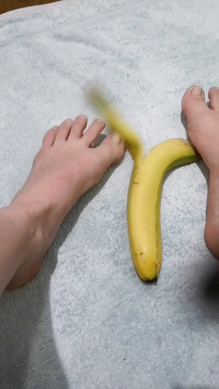Erotic college: Rakan sebilik saya suka makan pisang selepas video