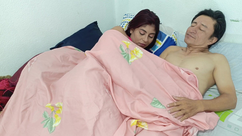 Lady: मेरी सुडौल सौतेली बेटी के साथ अपने बिस्तर में झूठ बोलना और जब मैं उसे घुसाता हूं तो उसकी कराह सुनना कितना अद्भुत है