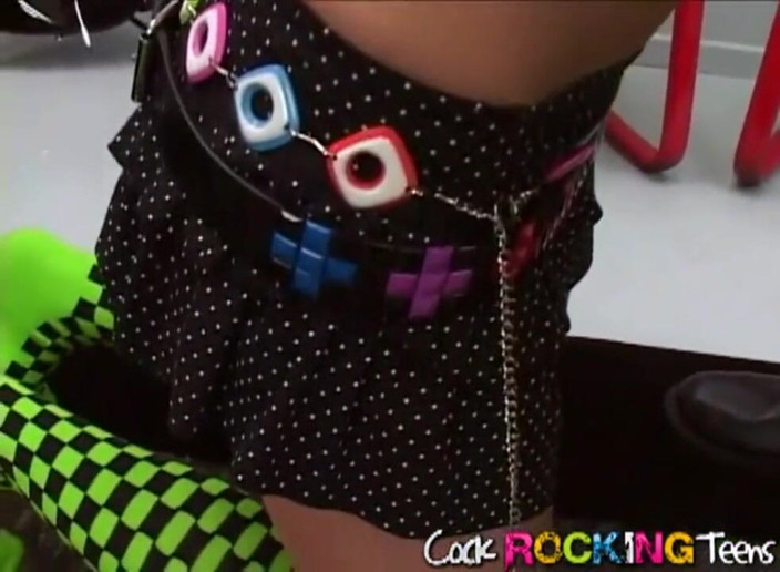Cock Rocking Teens: Khi đùi Ailen đang mỉm cười