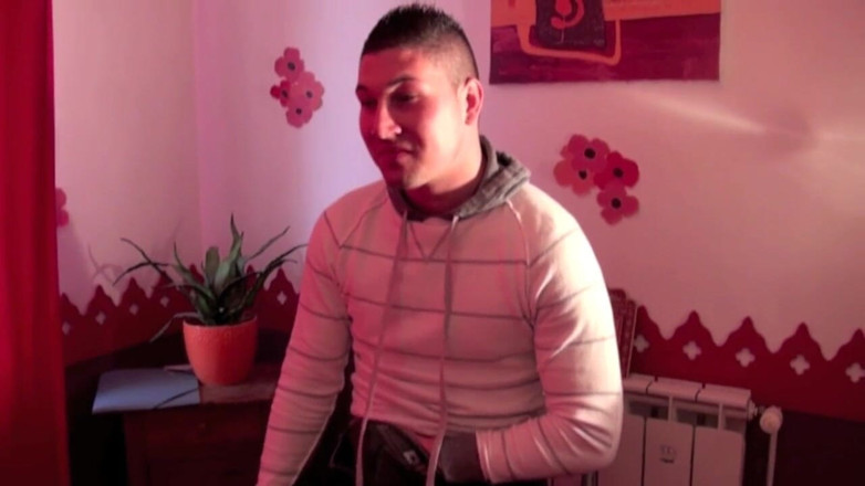 Crunch Boy: Arap eşcinsel porno çekimine yardımcı olmak ve bize katılmak