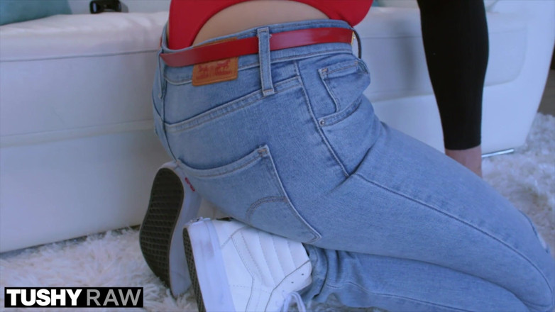 Tushyraw: TUSHYRAW - Une Asiatique accro à la sodomie la veut maintenant