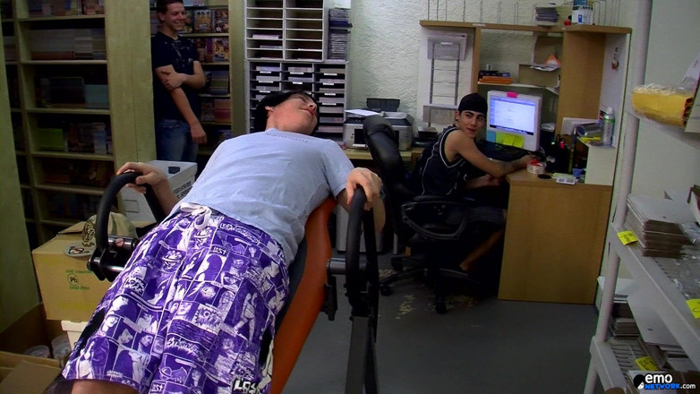 Homo Emo: Blinx Gets His Fix of Dick