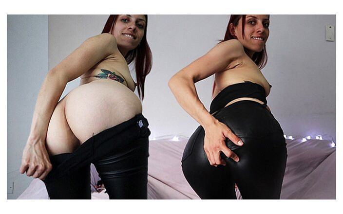 Lynn Scream: Primele mele instrucțiuni de masturbare pe pantaloni de piele - Lynn Țipăt