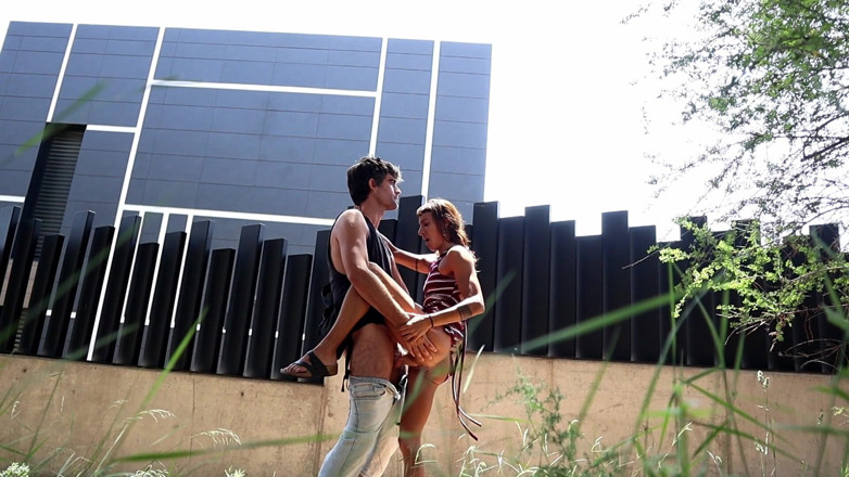 Magia Rosa: Aventura sexual pública en el bosque de la ciudad