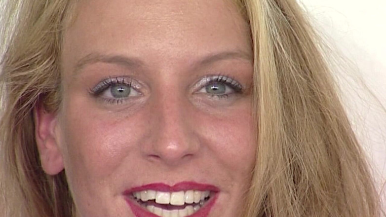 VintageXMovies: Une MILF blonde excitée doigte sa chatte mouillée jusqu’à l’orgasme