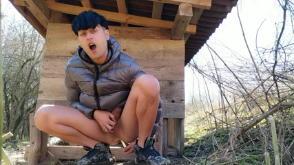 Idmir Sugary: Трахаюсь с дилдо в приседания и стонет в саду