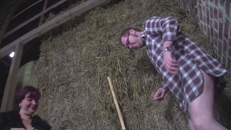 German Porn: Allemande - grosse fille à forte poitrine dans la nature