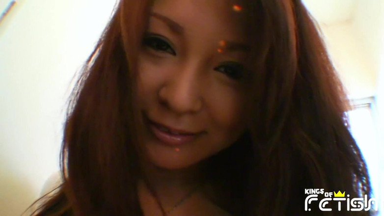 Pure Japanese adult video ( JAV): Una ragazza giapponese arrapata con incredibili tettone viene sorpresa a...