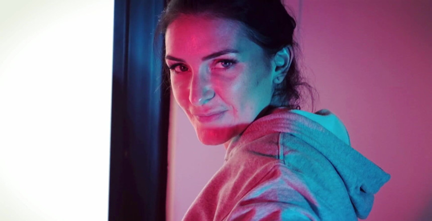 Adreena Winters: İş dünyasındaki en seksi götten başka bir şey olmayan bu harika...