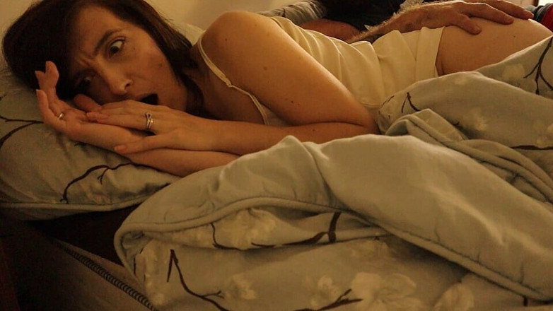 JessTonySquirts: Sexe imprévu, partage de lit entre son beau-fils et sa...